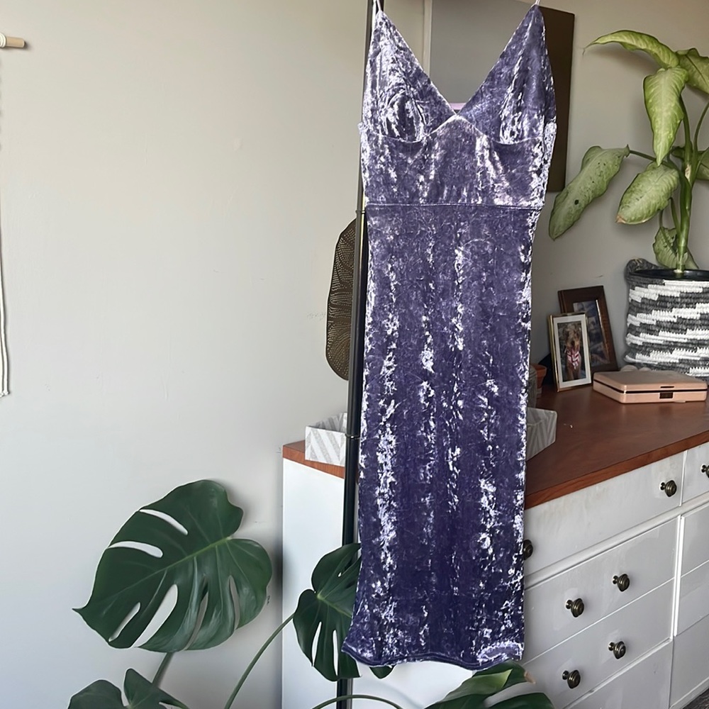 XS Club L light purple/lilac/lavender crushed velvet midi.